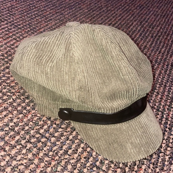 Green paper boy/conductor hat - Picture 2 of 4